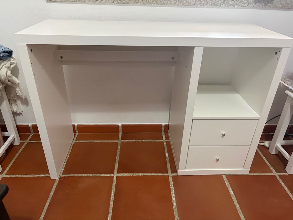 Secretária branca nunca foi usada