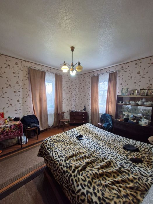 Продаж в с.Старому будиночок поруч центра села!