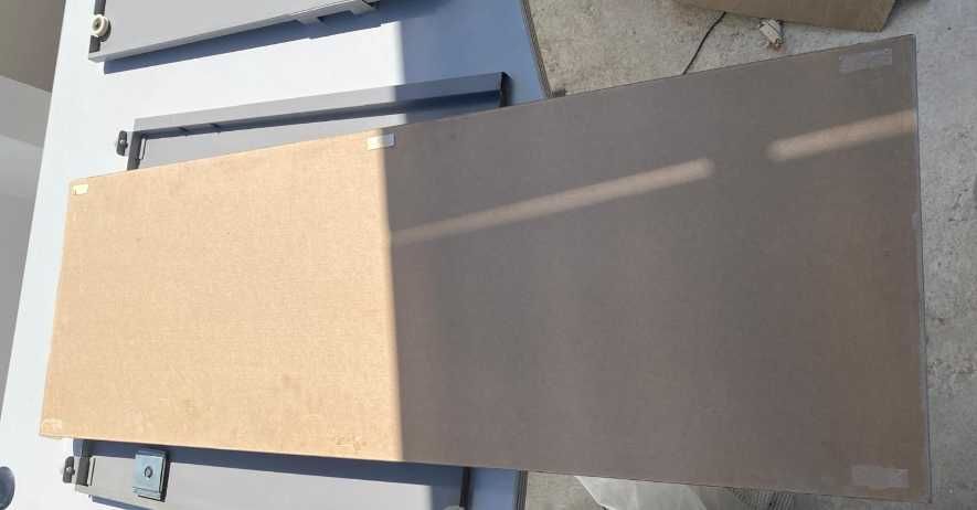 Armário de 2 portas com tampo no meio