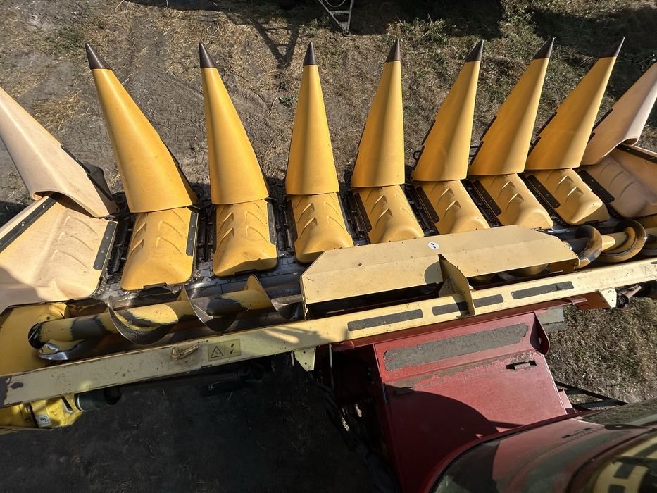 Продам жатку кукурудзяну new holland case