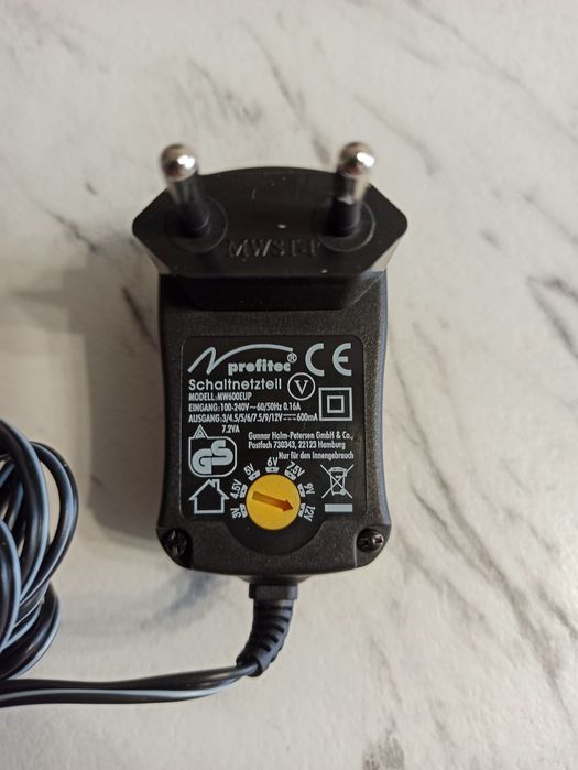 Новый блок питания с регулятором напряжения.