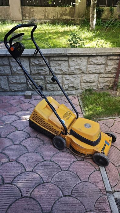 Електрична газонокосарка Fleurelle Turbolux E33 (700W), робоча