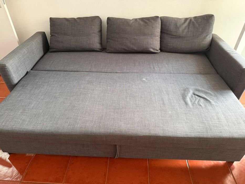 Sofá-cama IKEA FRIHETEN 3 lugares cinzento com arrumação