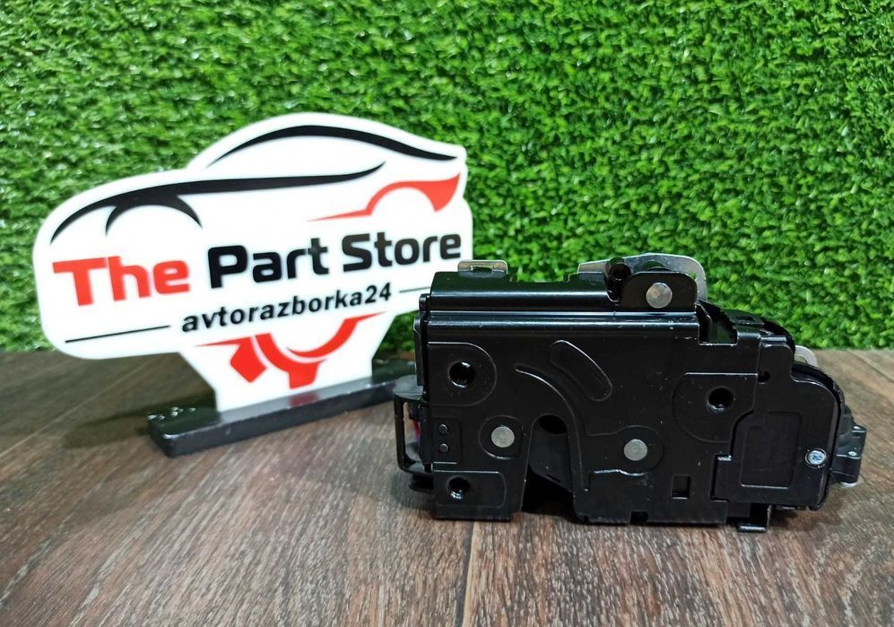 Замок двери передній лівий 3B1837015A  Шкода Тур Суперб Бора Гольф 4