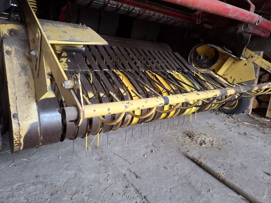 Prasa zwijająca New Holland 654 siatka