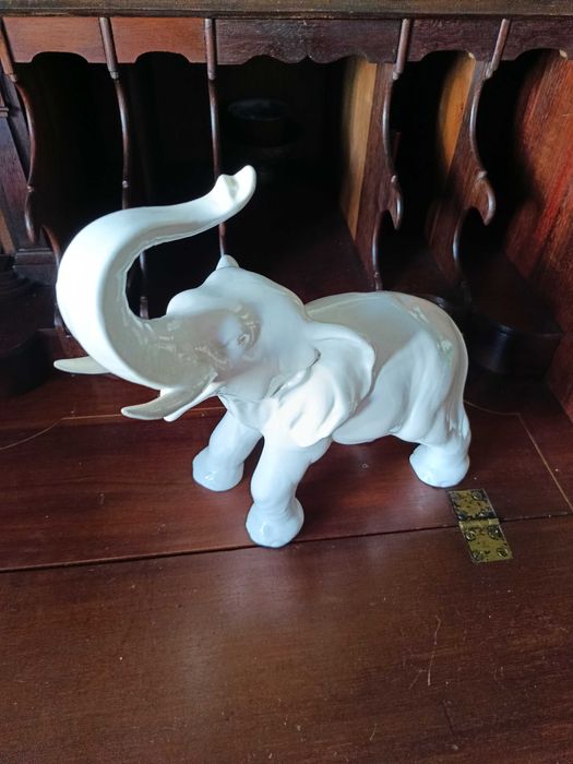 Elefante escultura faiança Alcobaça Raul Bernarda Assinado 28 cm
