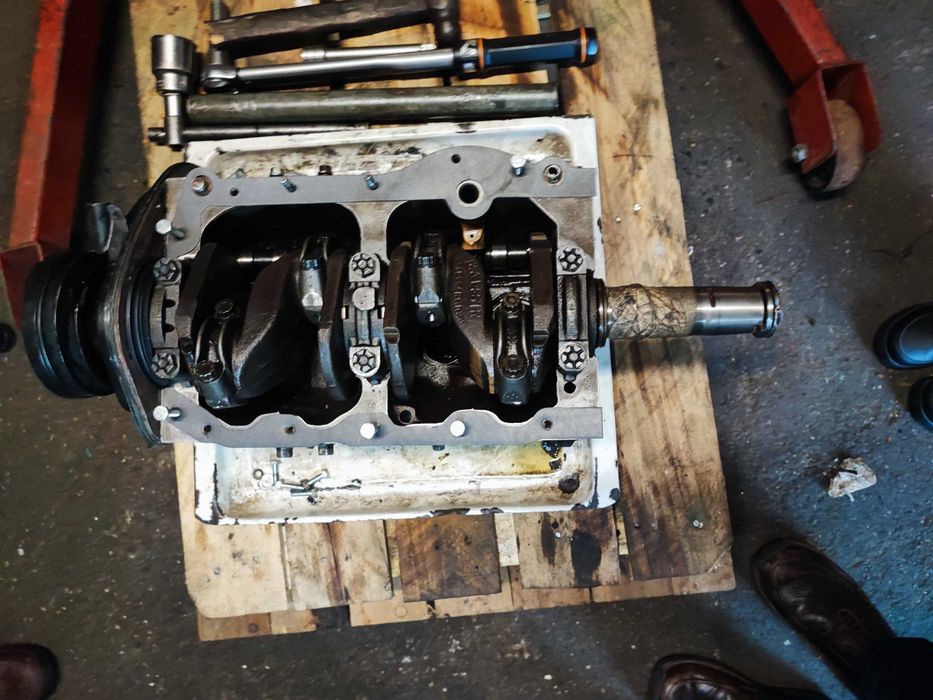 Motor Mini Cooper e acessórios a funcionar