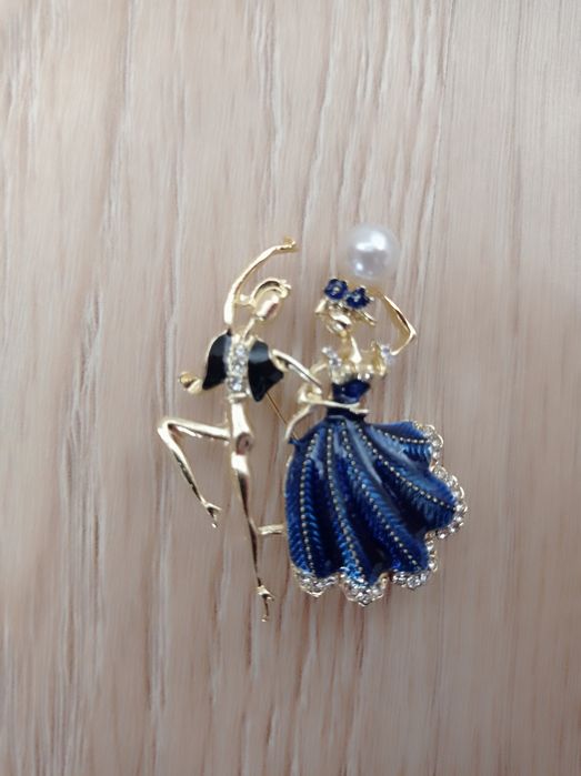 Брошка "Танцююча пара"