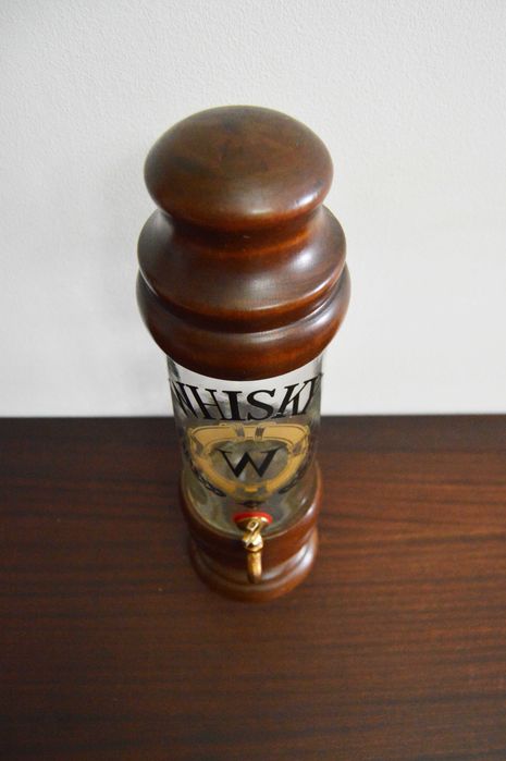 Garrafa de Vidro e Madeira Whisky.