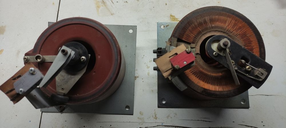 2 Auto transformadores de 1000W Ajustáveis.