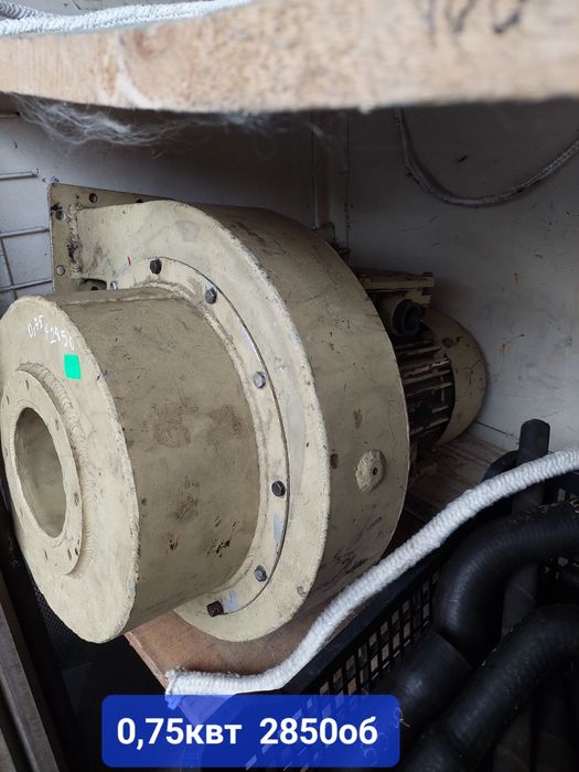 Вентилятор.  Витяжка. Улітка.