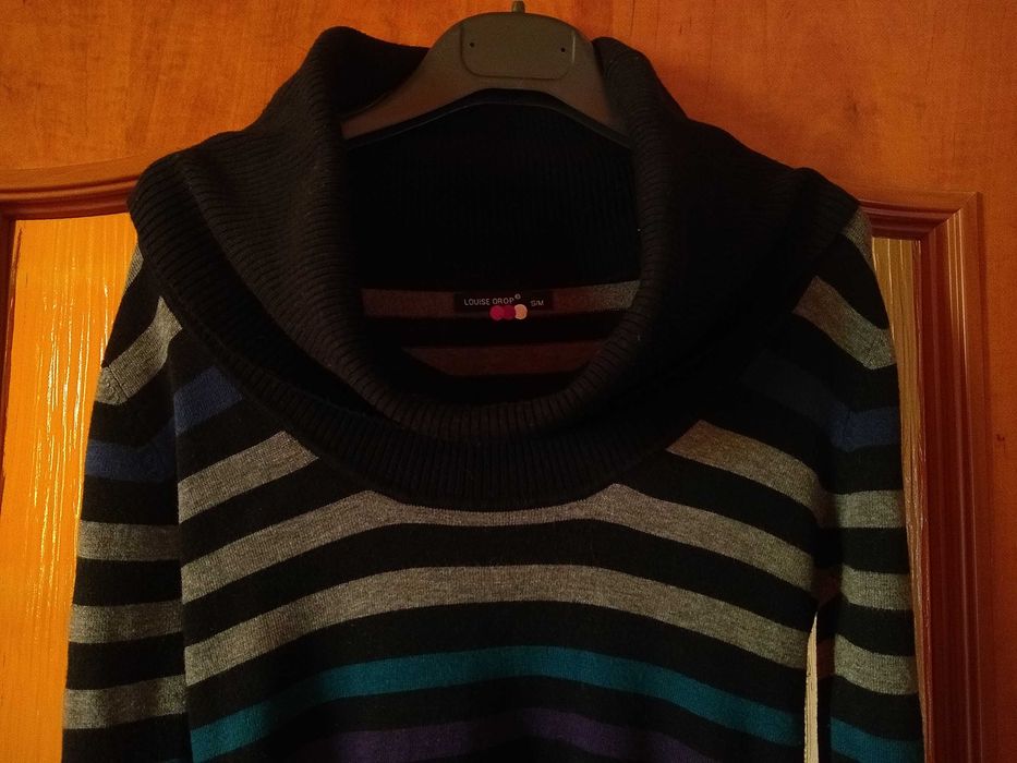 Louise Orop  Elegancki sweter z luźnym golfem, 50% Merino, Rozmiar M-L