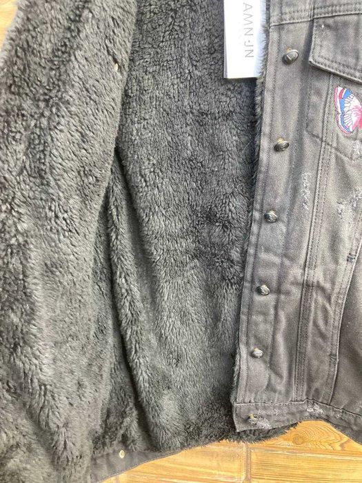 Жіноча джинсова куртка з вишивкою 42 розмір  на штучному хутрі Турція