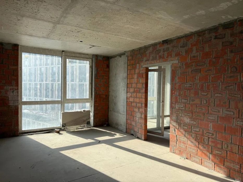 Продаж 1-к 47 м2, без ремонту ЖК Славутич