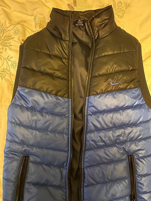 Жилет найк унісекс .розмір жіночий L , чоловічий S.