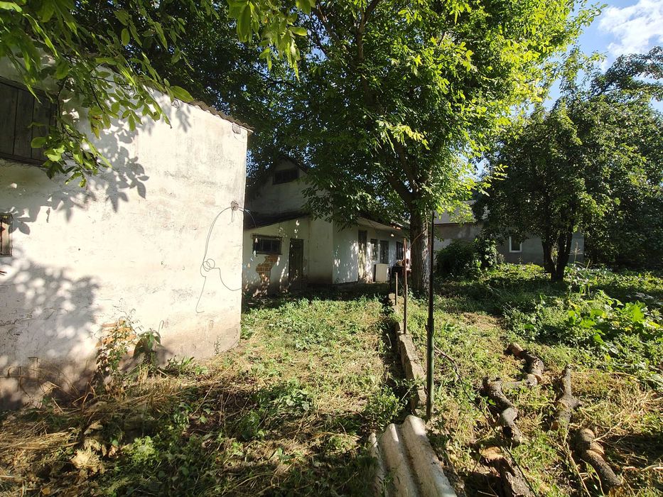 Будинок на просторій земельній ділянці між Базарчиком та Сушильним