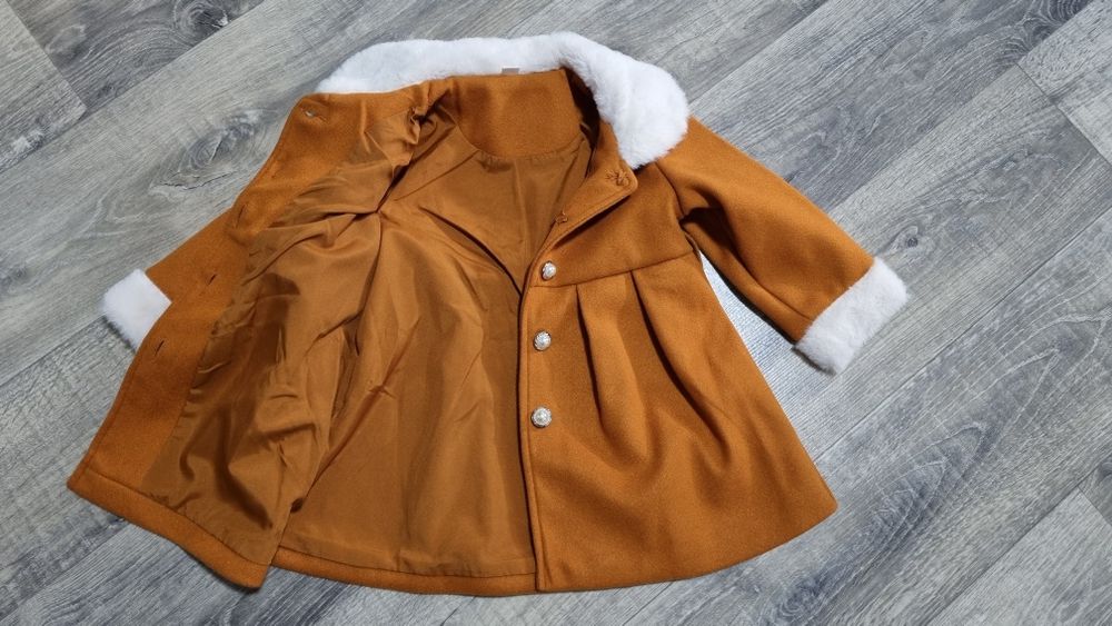 Пальто на дівчинку 1-2 роки