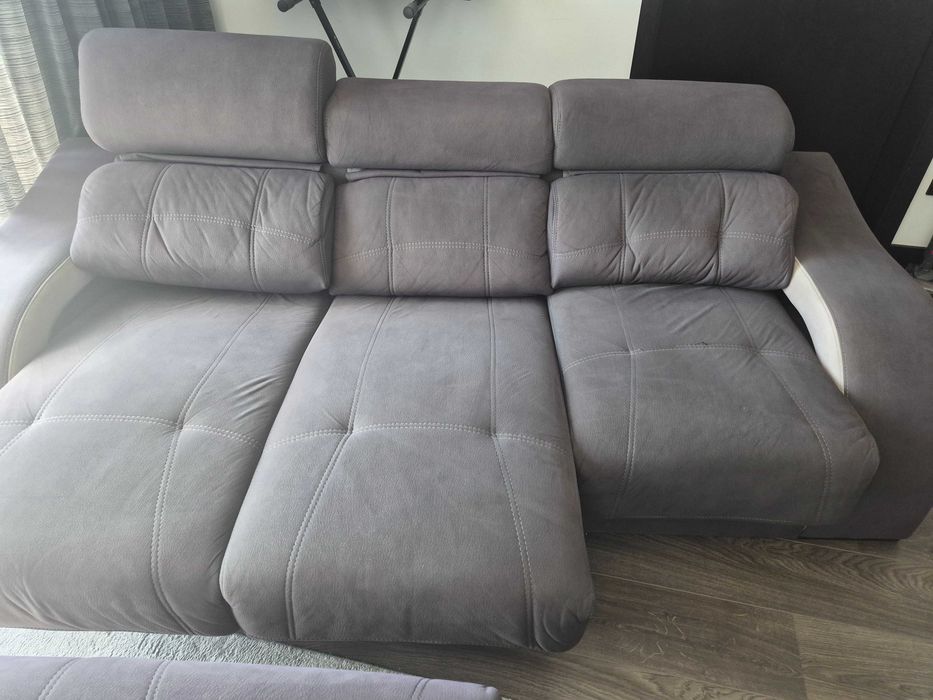 Sofá com puff chaiselongue