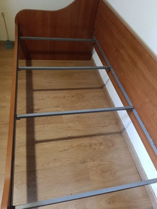 Cama solteiro em bom estado
