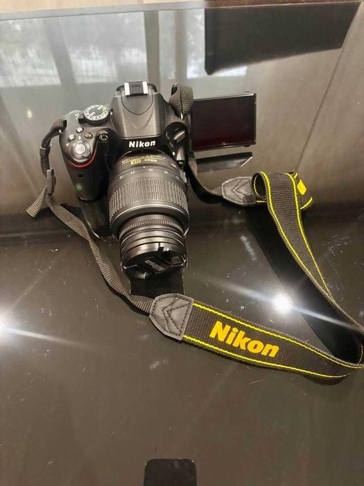 Nikon D5100 com duas lentes e acessórios pouco uso