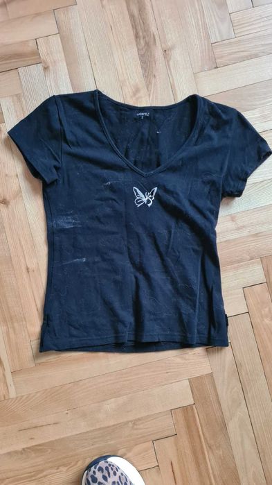 Жіноча футболка на розмір S