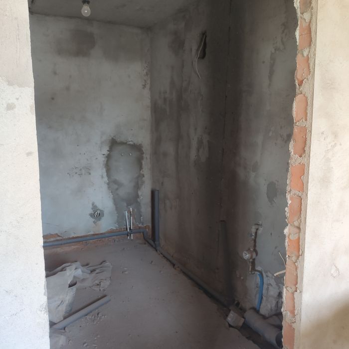 Продається 4-х кімнатна квартира 120м2, центр міста, 3 поверх, середин