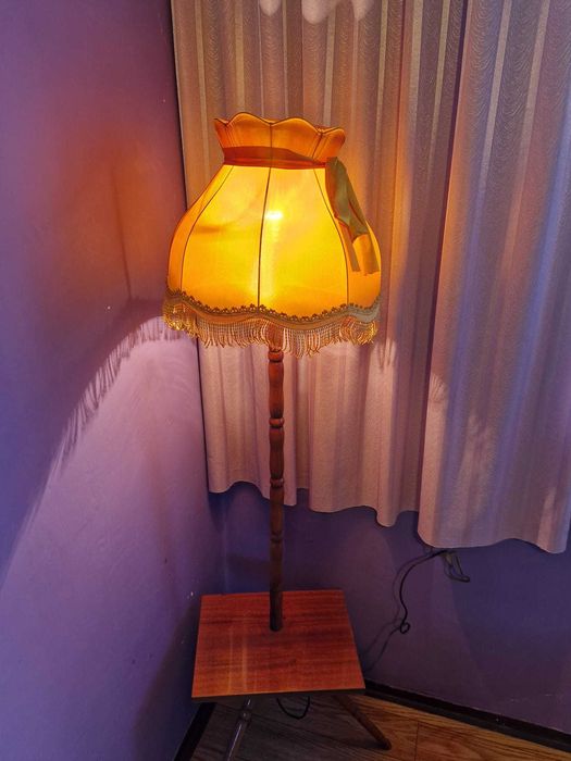 Lampa PRL z blatem, stolikiem