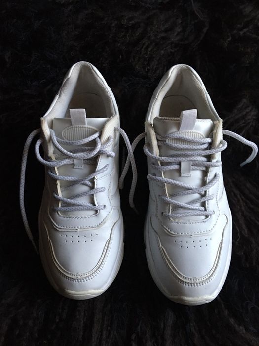 Кроссовки женские