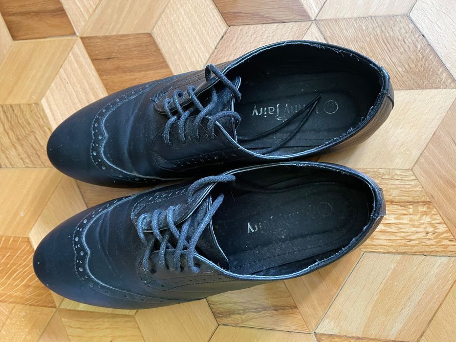 Czarne półbuty Jenny Fair