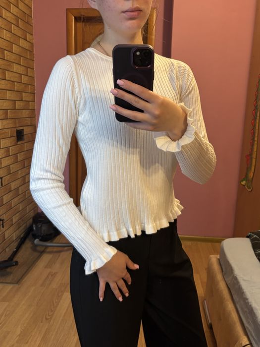 Базова біла кофтинка