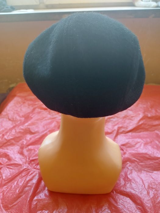 Stary kaszkiet męski z czasów PRL