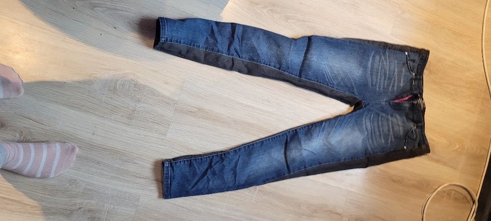 Pizama i 2 pary jeansów skinny i proste nogawki