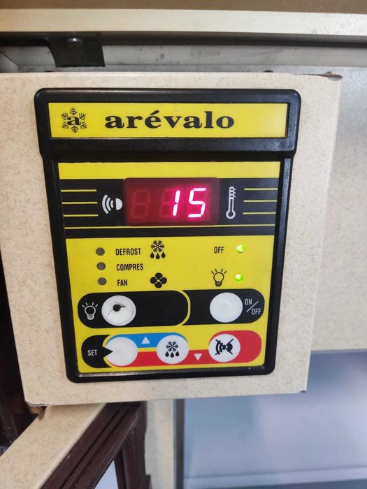 Vitrine Balcão Refrigerada Arévalo Peças Ler ANUNCIO