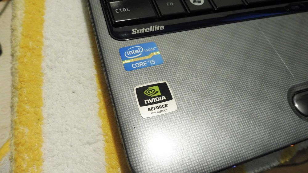 Portátil Toshiba core i5 (como novo)