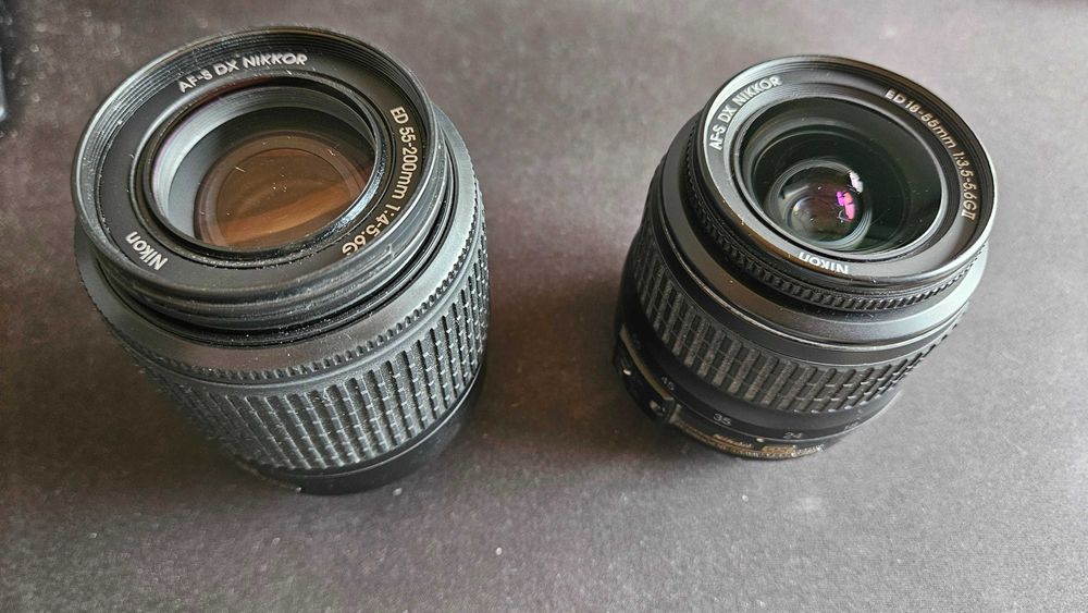 Máquina fotográfica Nikon D60 + carregador + 2 Lentes