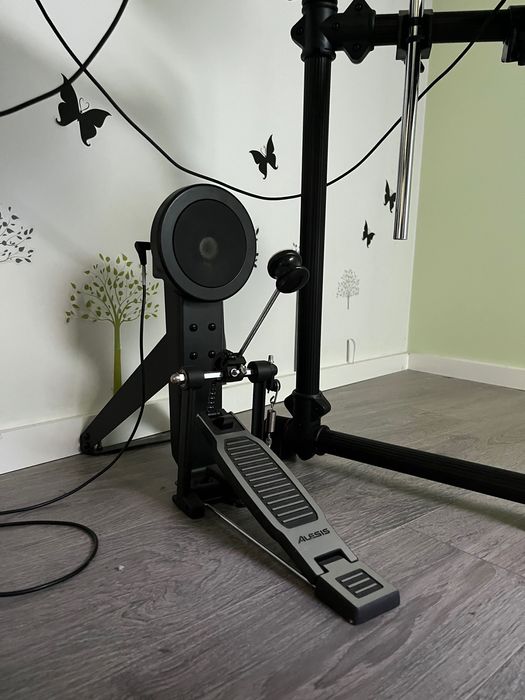 bateria elétrica Alesis praticamente nova