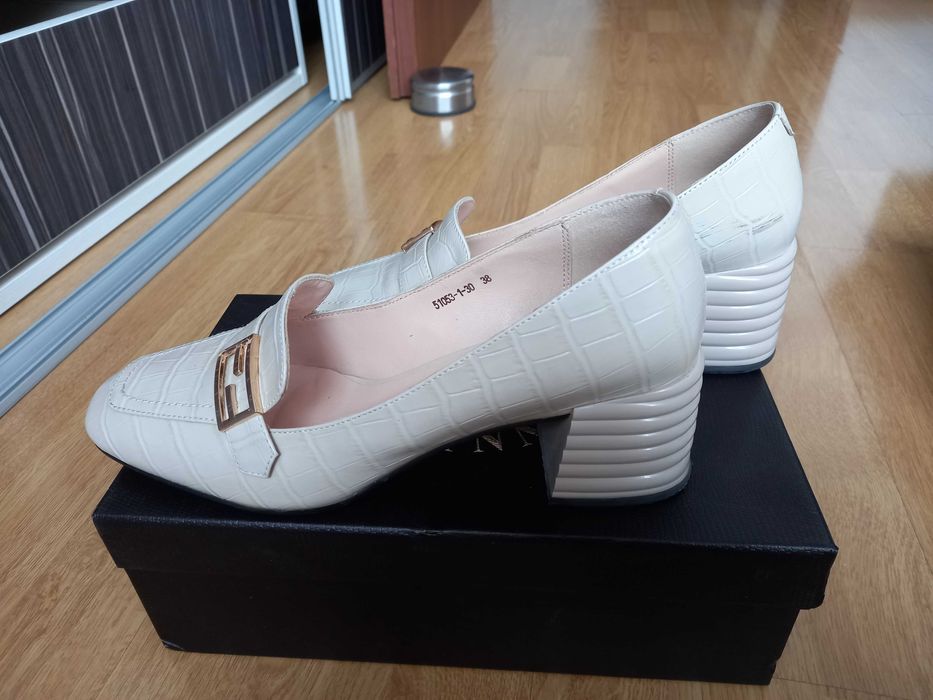 Туфлі з натуральної шкіри