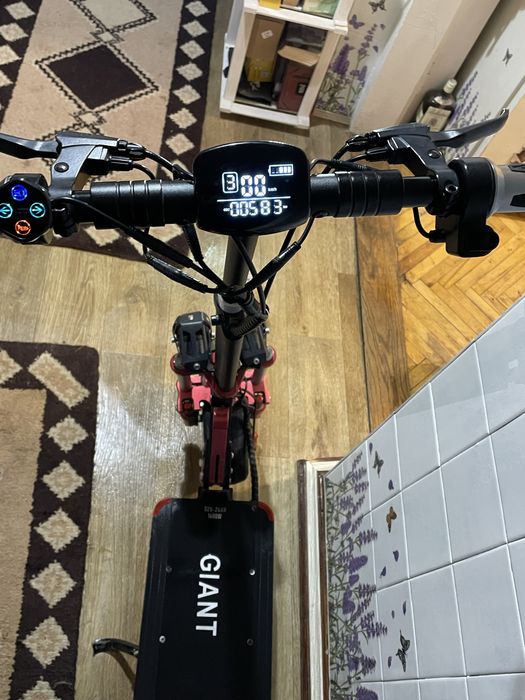 Елктросамокат Giant Outlander M11 (1600w, 26Ah, 52V)