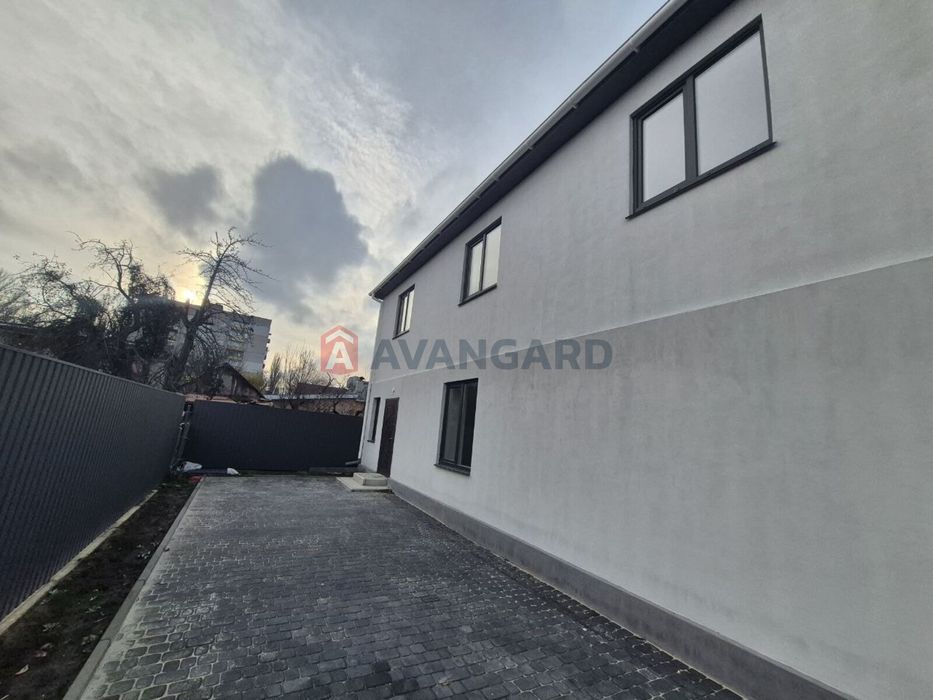 Продаж 2-поверхового будинку з ремонтом