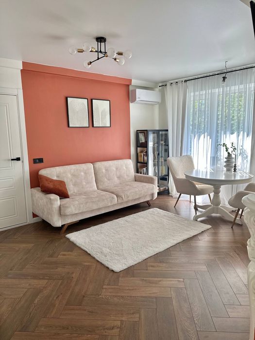 Власник, біля Ботанічного саду на Печерську, є інвертор