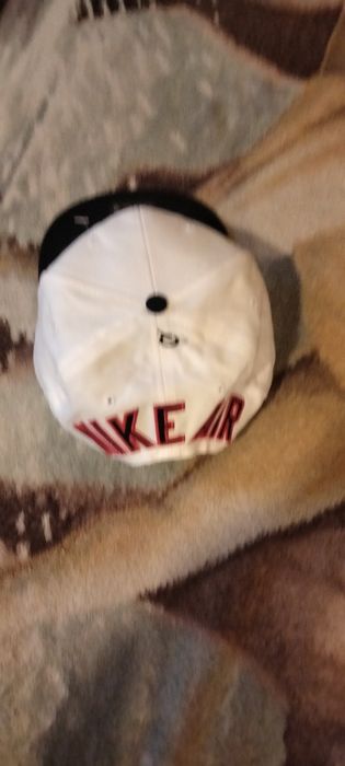 Czapka Nike air z daszkiem bejsbolówka biała