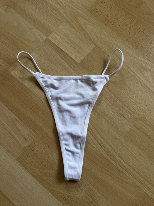 Біленькі жіночі трусики, стрінги 46-48 роз