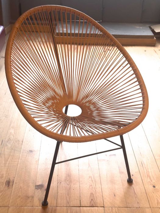 Cadeira Acapulco (castanha) com pés em metal x 2