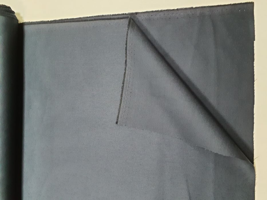 Tkanina granatowa z poliestrem szer.142 cm.