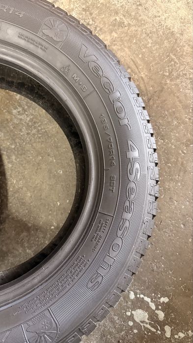 Pneus 185/70r14 Goodyear Vector 4 Seasons com 90% piso