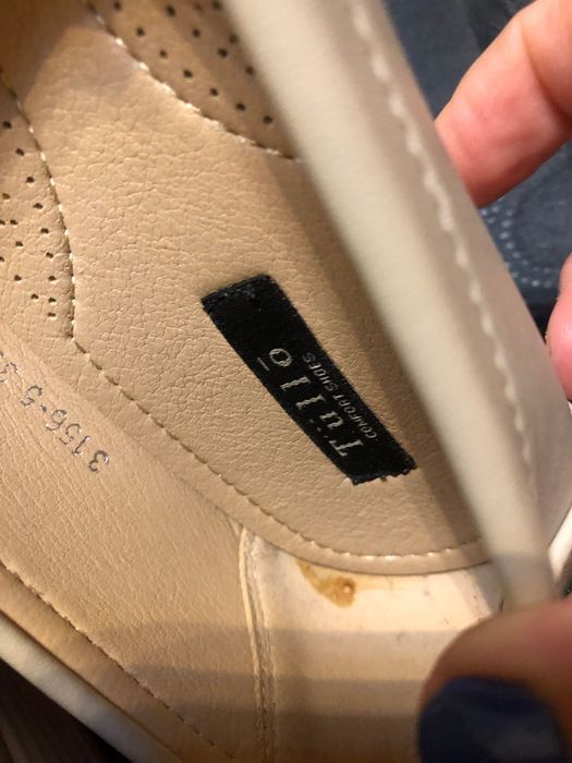 Buty na koturnie beżowe 39
