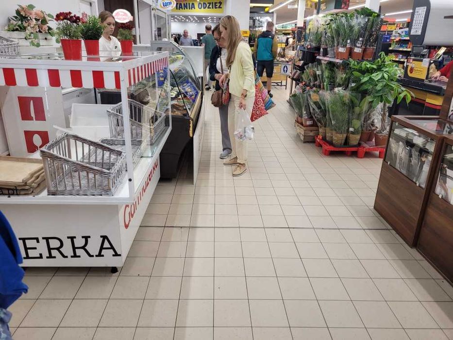 lokal handlowy/ usługowy przy Biedronce