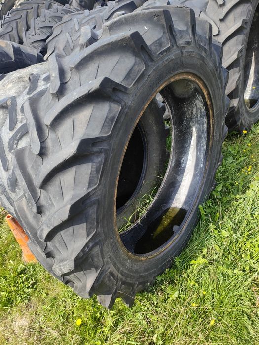 Para opony wzmocnione Pirelli 13.6 R36 jak nowe 340/85 radialne