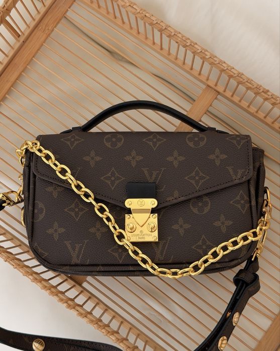 Сумка Louis Vuitton Pochette Metis East West
Monogram