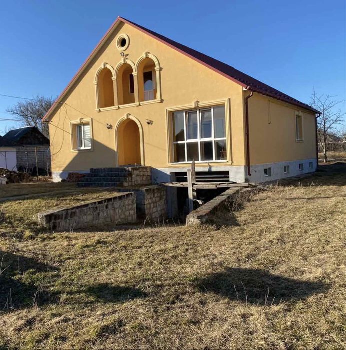 Продам гарний будинок з ремонтом і меблями в місті Сокиряни